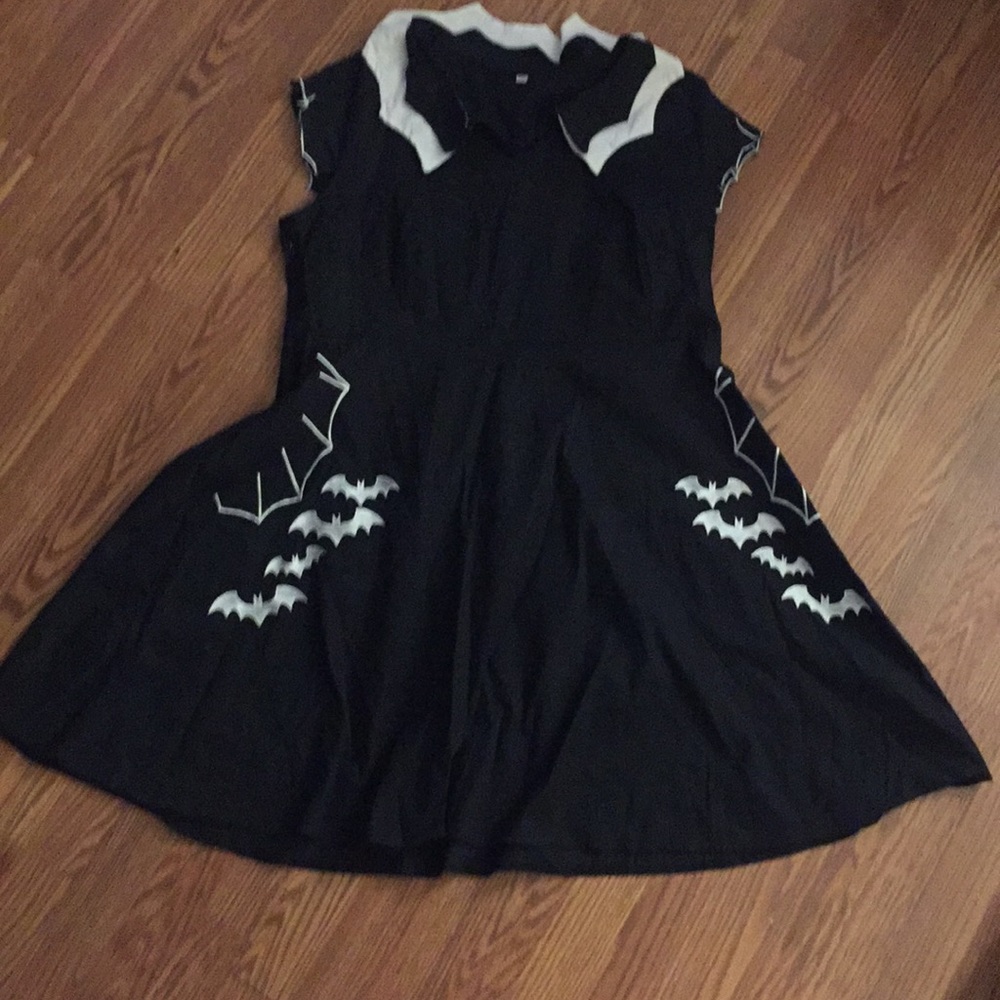 Spider web dress - Picture 2 of 4